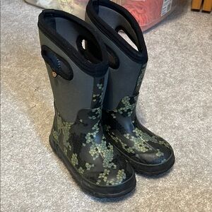 Kids Bogs All-Weather Camouflage Boots size 12